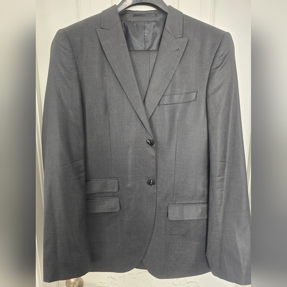 SIMONS Le31 Grey slim fit suit. Size 40L